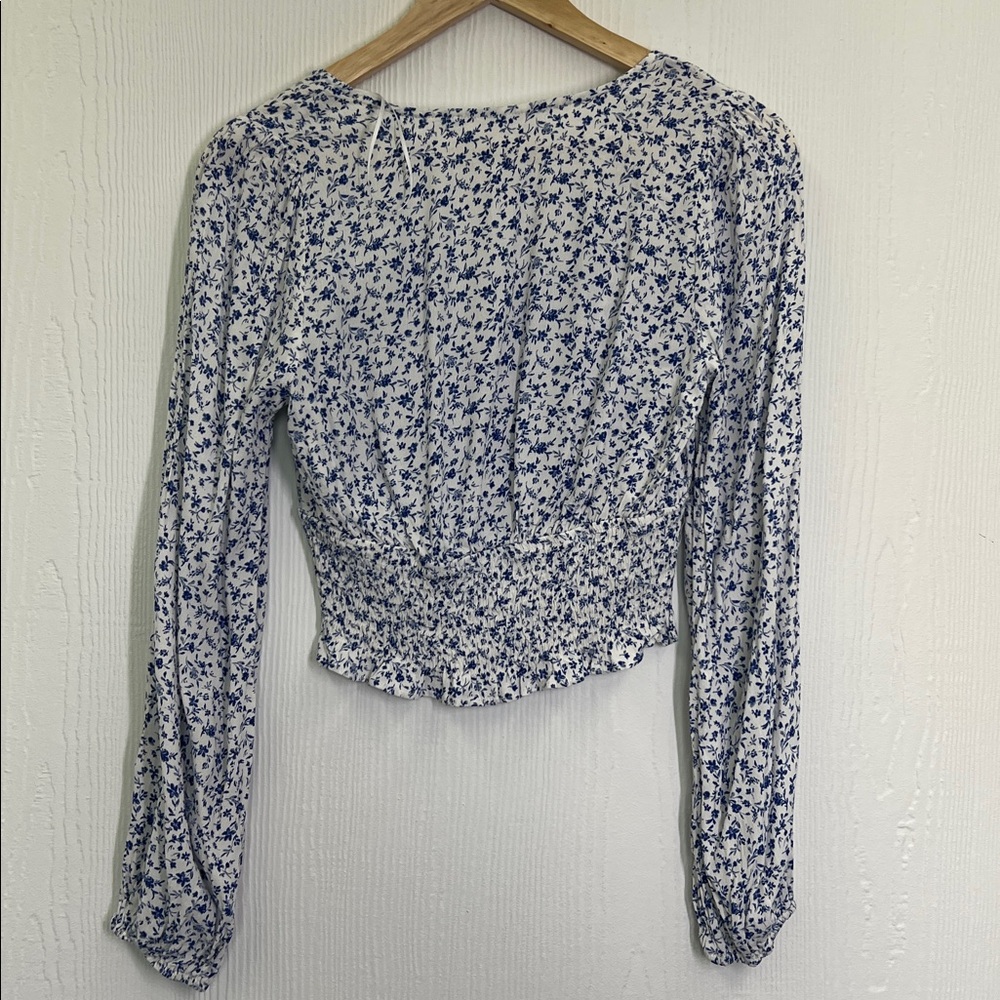 ASTR The Label - Blue Floral Smocked Puff Cottage Core Sleeve Blouse Size Small - Picture 10 of 10